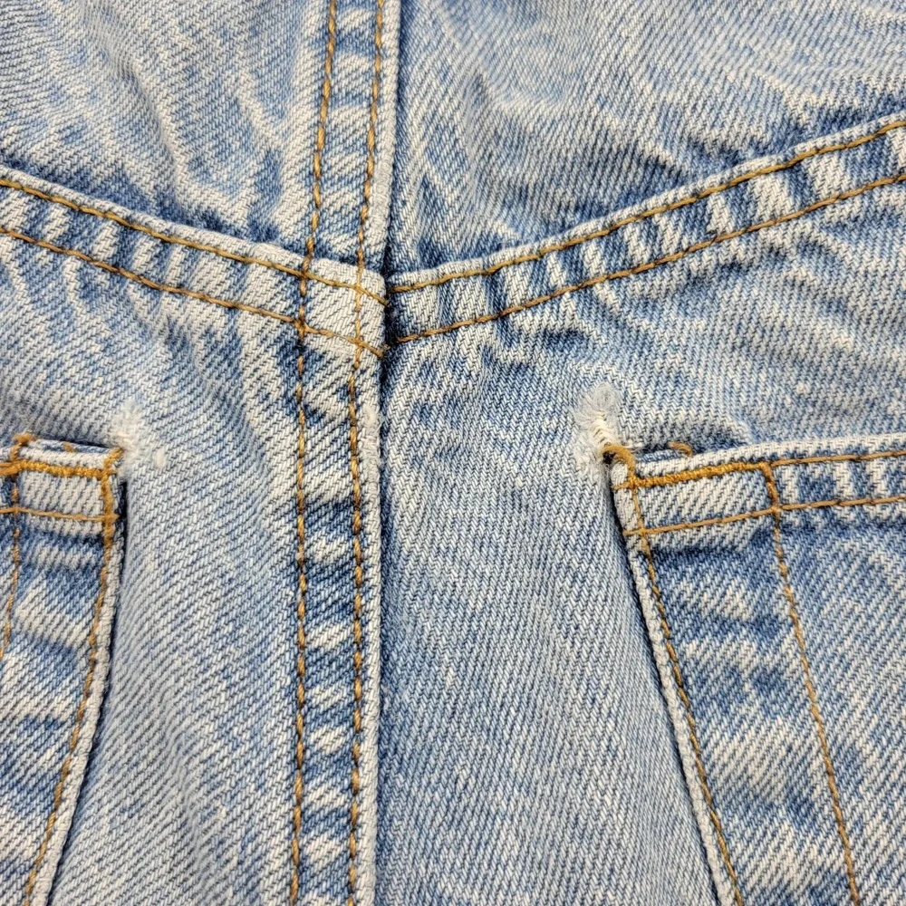 berkley‎ jensen stained and distressed blue jeans size 30X29